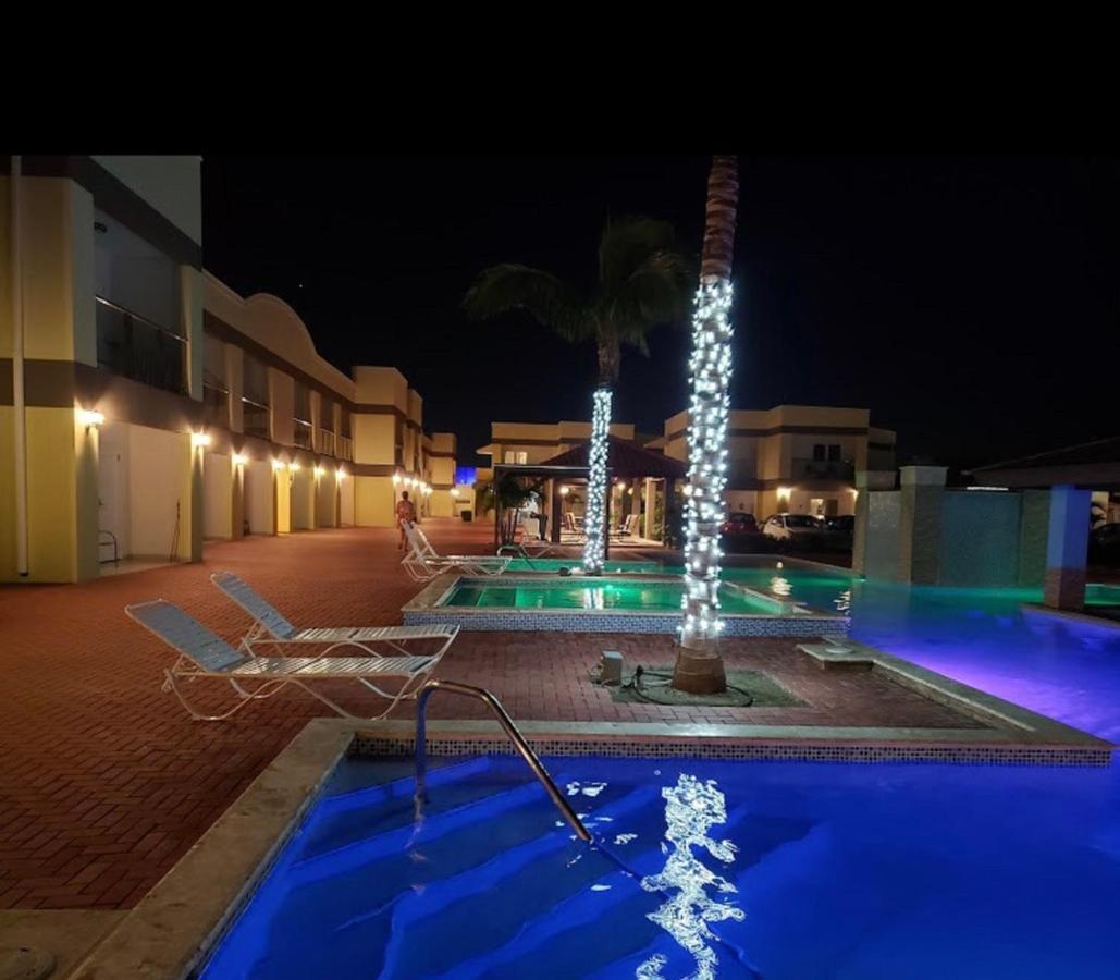 Treasures At The Pearl Eagle Beach Palm Beach Exterior photo