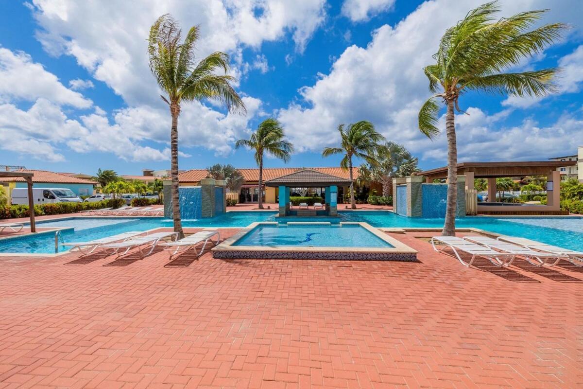 Treasures At The Pearl Eagle Beach Palm Beach Exterior photo