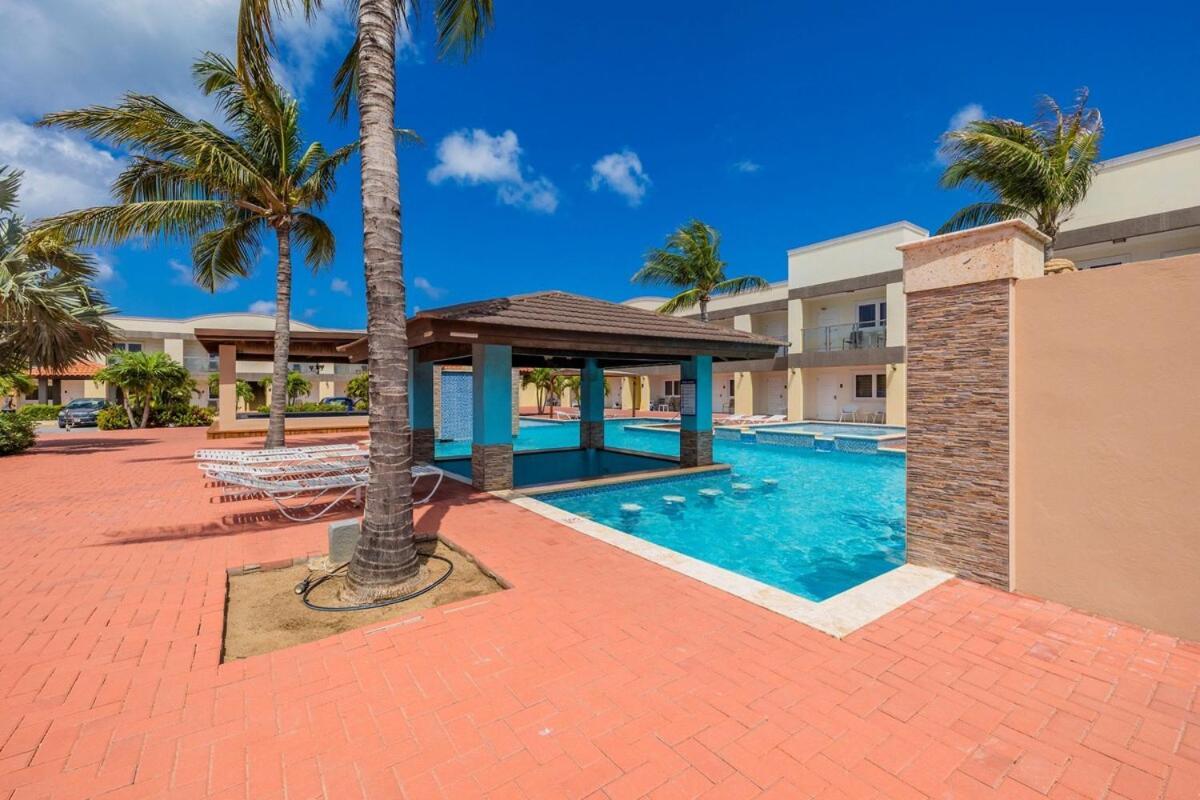 Treasures At The Pearl Eagle Beach Palm Beach Exterior photo
