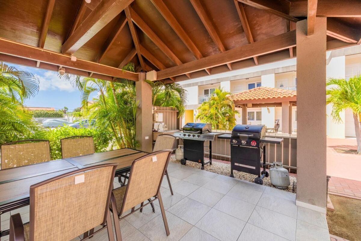 Treasures At The Pearl Eagle Beach Palm Beach Exterior photo